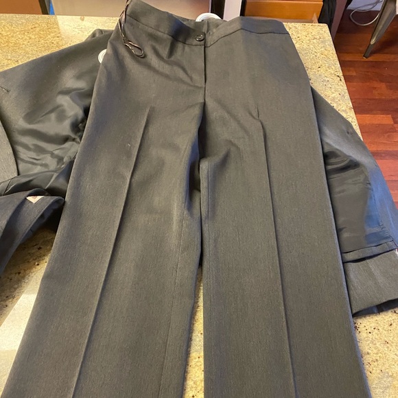 Anne Klein classic grey business suit, jacket, pant and skirt - Picture 4 of 6